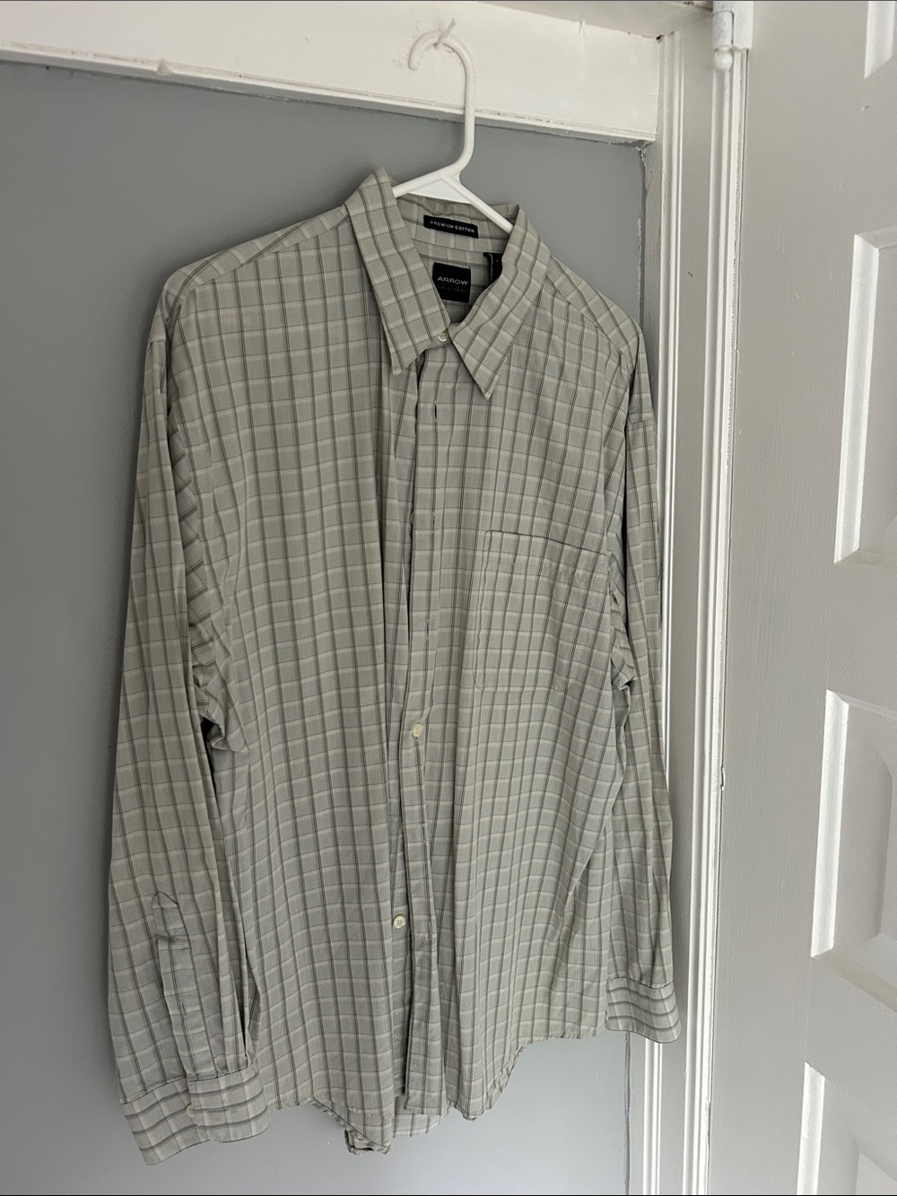 Arrow Men's Light Green-Gray Windowpane Button-Down Dress Shirt